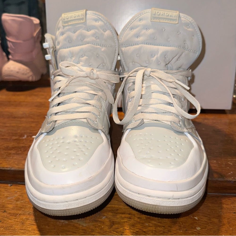 Women’s air Jordan 1 acclimate size 10